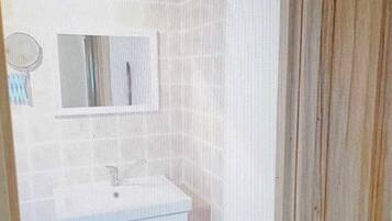 Haartrockner, Handtücher, Toilettenpapier