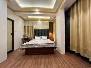 Standard Double Room, City View | Desk, laptop workspace, soundproofing, iron/ironing board