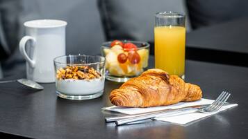 ๋งค์ผ ๋ทํ ์์นจ ์์ฌ(1์ธ๋น EUR 15)