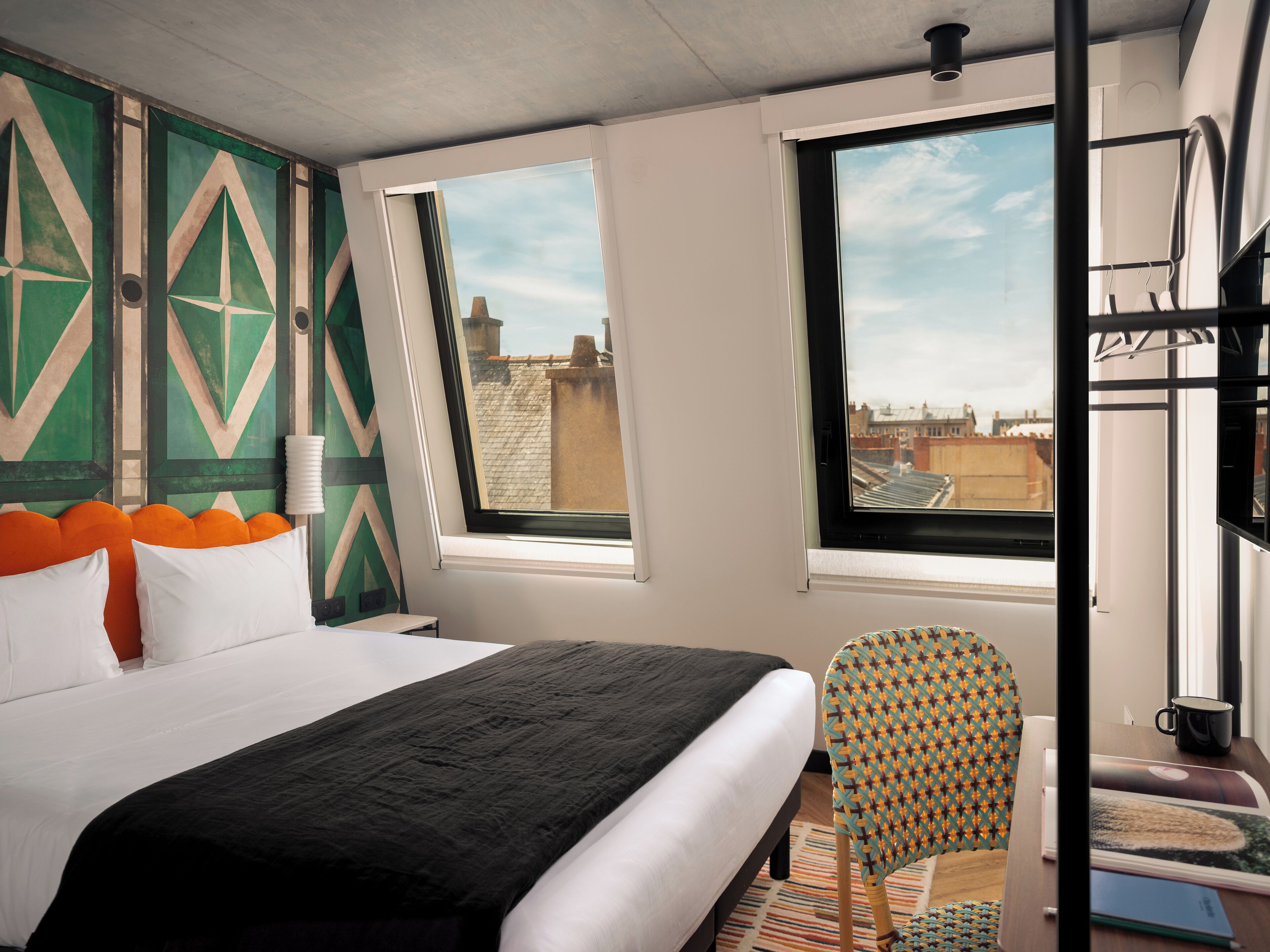 Free WiFi, bed sheets