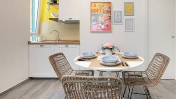 Superior Apartment | Private kitchen | Fridge, microwave, stovetop, high chair