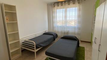 2 Schlafzimmer, BĂŒgeleisen/BĂŒgelbrett, WLAN, BettwĂ€sche