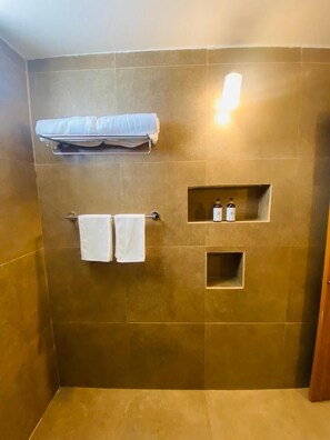 Dusche, Handtücher, Seife, Toilettenpapier