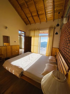 5 chambres, fer et planche à repasser, Wi-Fi, draps fournis