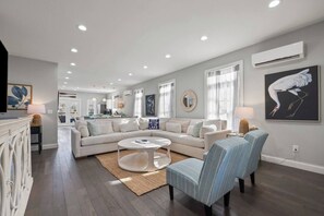 智能电视、办公室