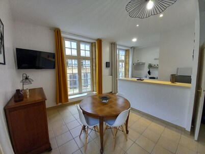 APARTMENT AT THE FOOT OF THE CHATEAU FORT