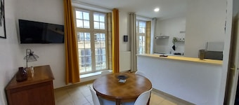 APARTMENT AT THE FOOT OF THE CHATEAU FORT