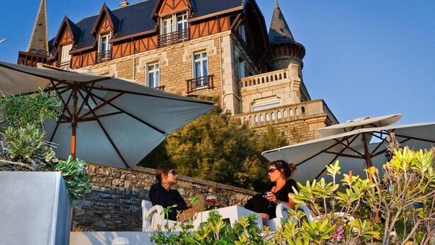 A historic building with a stone facade and multiple towers. - Roc Seven Biarritz (Biarritz)