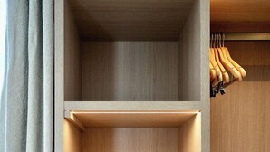 A compact hotel room with a kitchenette, a coffee maker, a lamp, and a small refrigerator. - Roc Seven Biarritz (Biarritz)