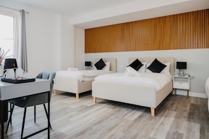 Habitación Deluxe con 1 cama doble o 2 individuales | Caja fuerte, escritorio, espacio para trabajar con un portátil