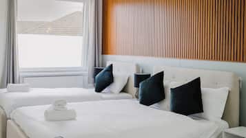 Deluxe Double or Twin Room | In-room safe, desk, laptop workspace, soundproofing