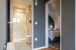 Bathroom - Sustainable 2BD Pod on Old Chalford Farm (Chipping Norton)