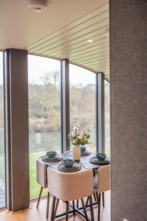 Dining room - Sustainable 2BD Pod on Old Chalford Farm (Chipping Norton)
