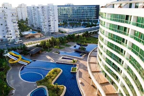Pool - Cozy Sirius Town residence in Antalya with outdoor&indoor pools, fitness room (Antalya)