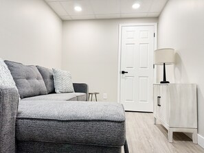 Living area - RiverStone Retreat C (Newburgh)