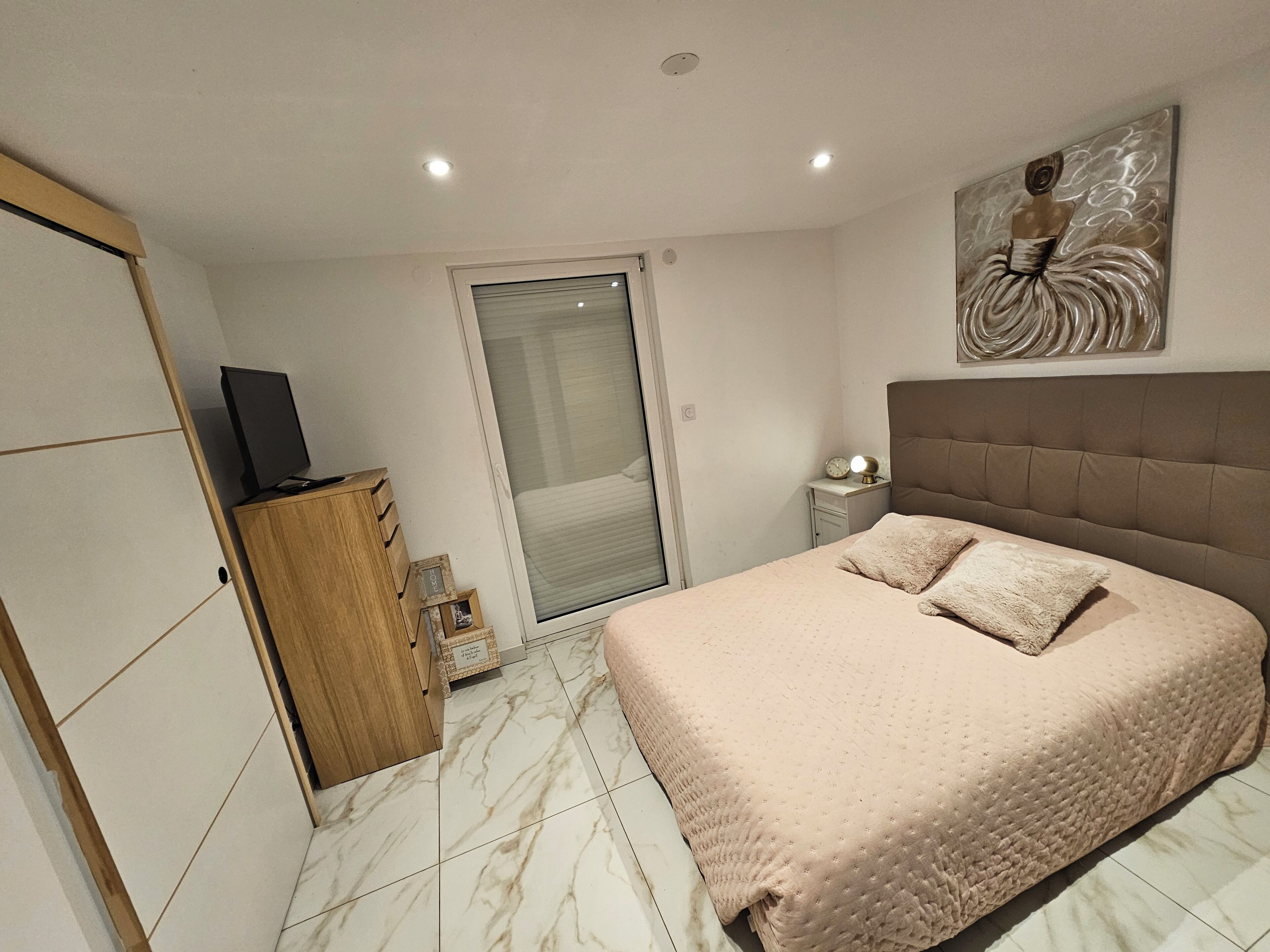 4 dormitorios, tabla de planchar con plancha, wifi y ropa de cama