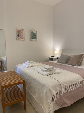 2 slaapkamers, een strijkplank/strijkijzer, wifi, beddengoed