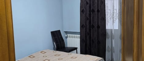 1 bedroom, iron/ironing board, WiFi