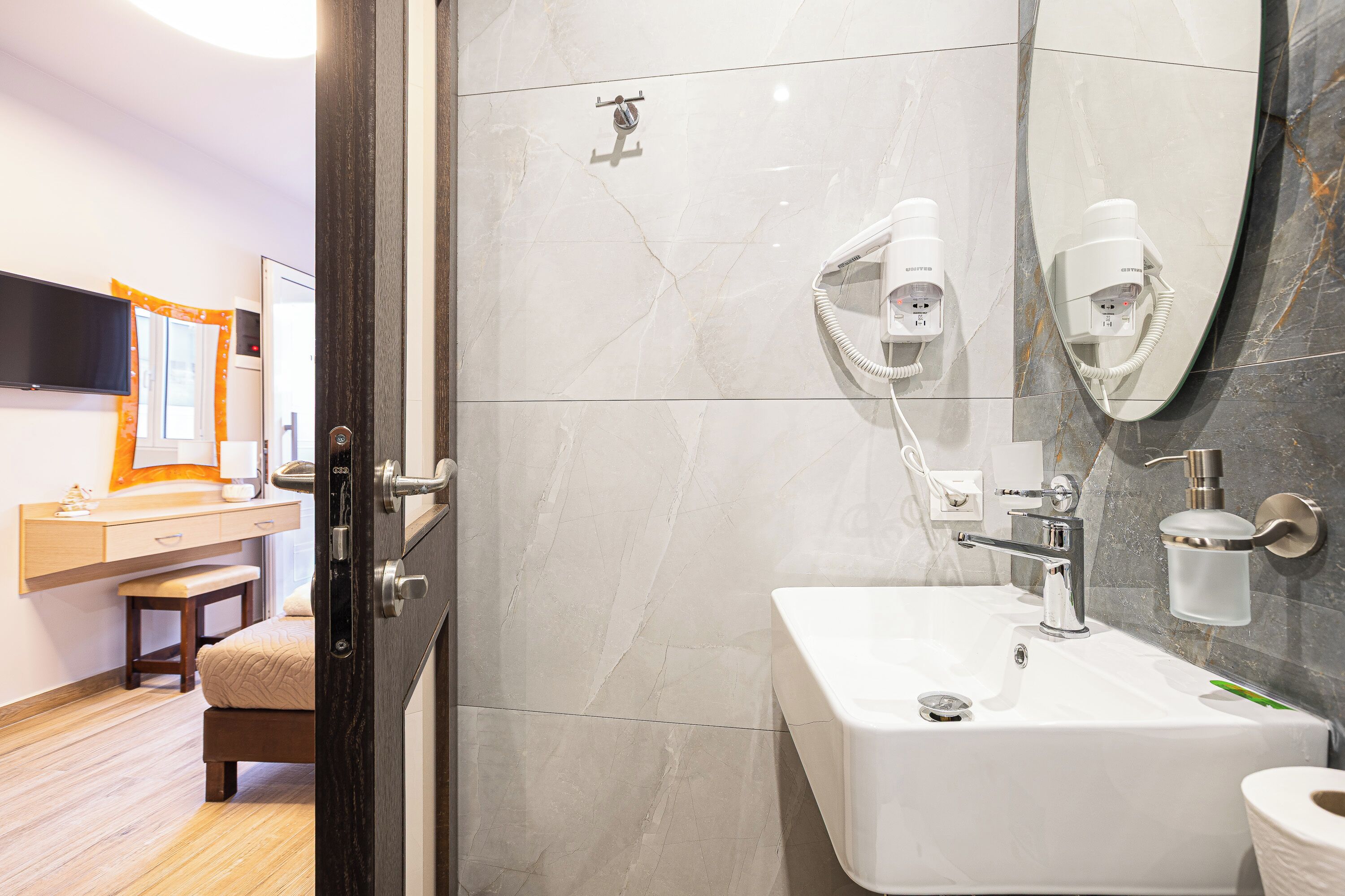 Superior Double Studio 2 Pax | Bathroom | Shower, free toiletries, hair dryer, slippers