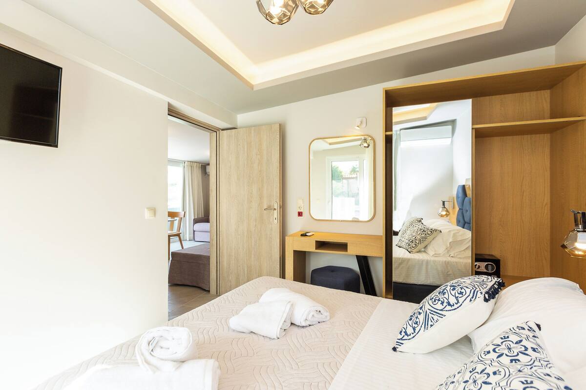 Deluxe Family Suite with Jacuzzi and Sea View 2-5 Pax | セーフティボックス (室内)、WiFi (無料)、ベッドシーツ