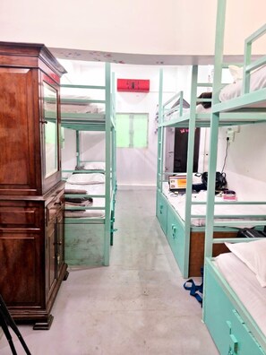 Premier Shared Dormitory, Mixed Dorm, Non Smoking, Corner | Free WiFi, bed sheets - The Nomad Cave (Lucknow)