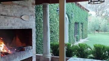 Deluxe House, Garden View | Terrace/patio