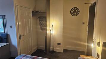 Habitación doble estándar | Tabla de planchar con plancha y wifi gratis