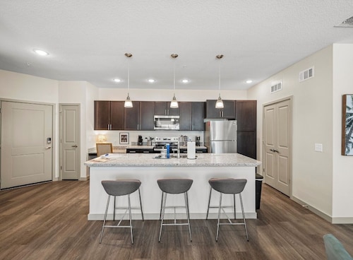 2-bedroom, 2-bath unit offers a family-friendly retreat just mins from LEGOLAND.