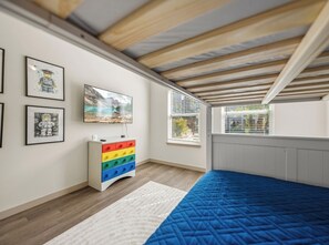 2 bedrooms, desk, travel cot, free WiFi