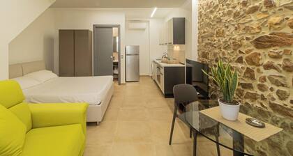 Casa Giuara -Radici Ground floor studio apartment 5 minutes walk from the historic center