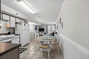 Dining - 15% off 3-7 nights through July. 2BR 2BA oceanVIEW condo Cherry Grove. Great getaway!! (North Myrtle Beach)