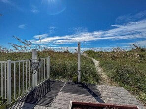 Property grounds - 10% off 3-7 nights thru Dec. 2 bedroom 2 bath oceanVIEW Cherry Grove (North Myrtle Beach)