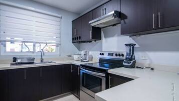 Fridge, microwave, oven, coffee/tea maker