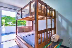 3 bedrooms, iron/ironing board, free WiFi