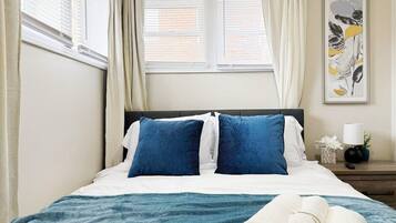 2 bedrooms, iron/ironing board, WiFi, bed sheets