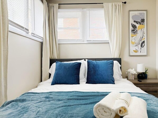 2 chambres, fer et planche à repasser, Wi-Fi, draps fournis