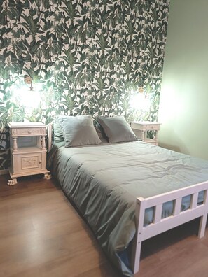 2 bedrooms, iron/ironing board, free WiFi, bed sheets