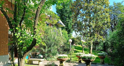 Garden House, whole house with two bedrooms, garden, private parking space