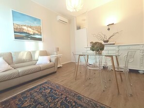 Smart TV - Garden House, whole house with two bedrooms, garden, private parking space (Casorezzo)