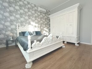 2 makuuhuonetta, silitysrauta/-lauta, ilmainen Wi-Fi, vuodevaatteet