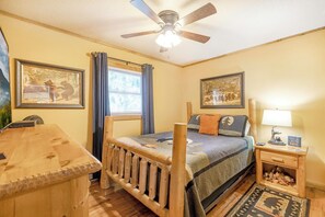 3 slaapkamers, een strijkplank/strijkijzer, gratis wifi, beddengoed