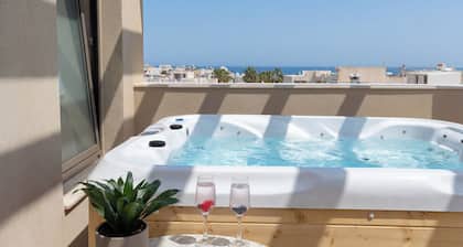 Le Mar Luxury Apartments by Checkin