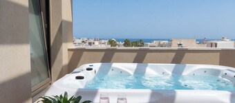 Le Mar Luxury Apartments by Checkin