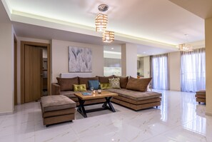 Superior House, 3 Bedrooms | Living area