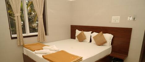 Deluxe Double Room, Sea View | Free WiFi, bed sheets