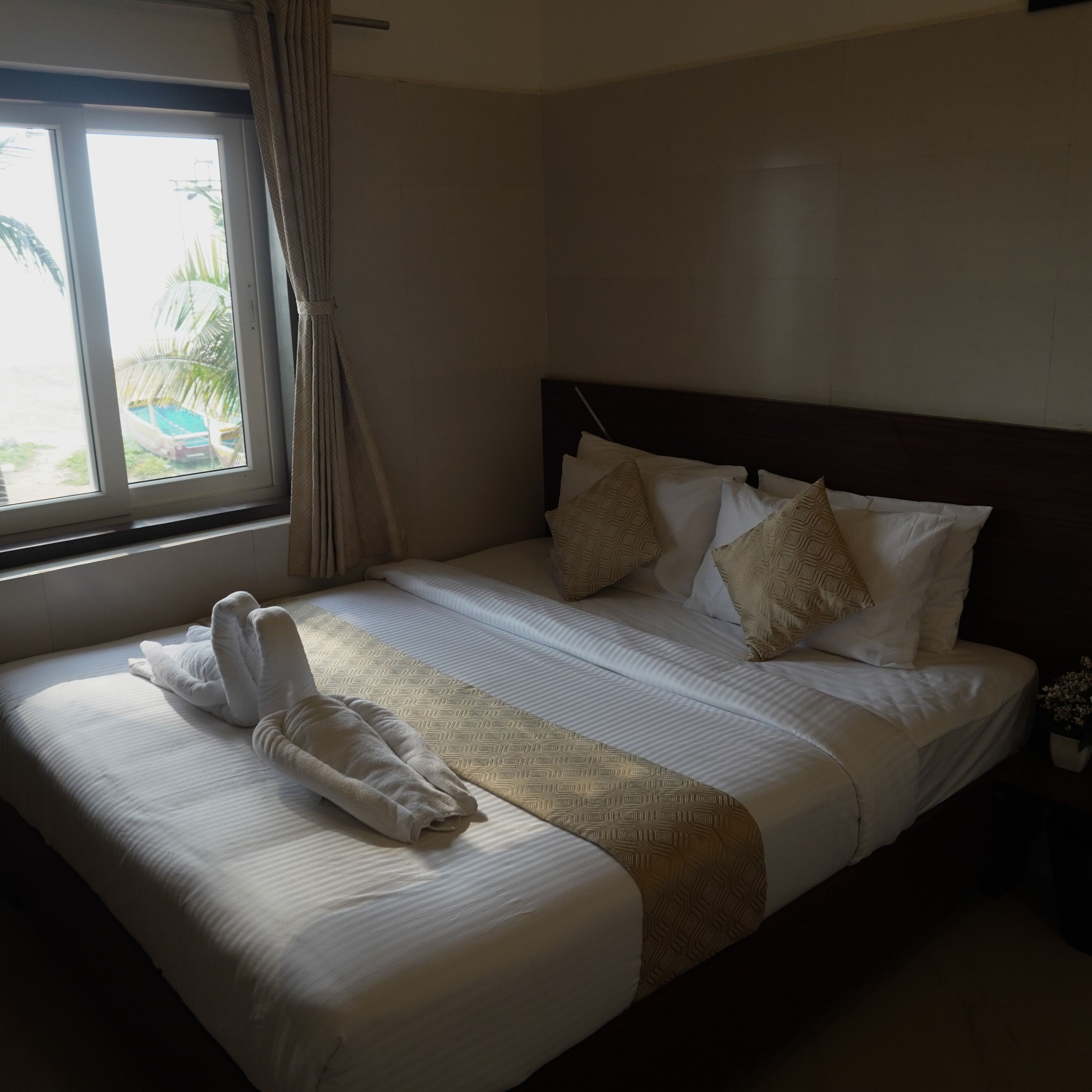 Deluxe Double Room, Sea View | Free WiFi, bed sheets