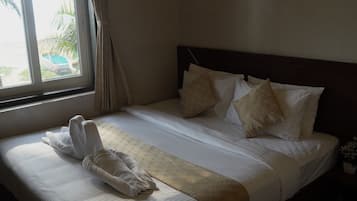 Deluxe Double Room, Sea View | Free WiFi, bed sheets