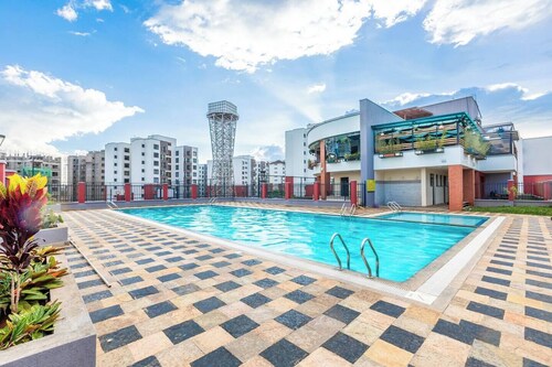 Tranquil 3BR Apt with Pool & Gym in Tatu City