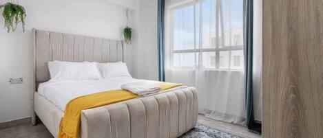 1 bedroom, desk, free WiFi, bed sheets