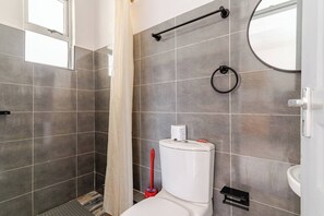 Bathroom - Nairobi Oasis: Chic 1BR Retreat (Nairobi)